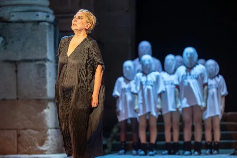 Las troyanas: el duelo eterno refleja su intensa relevancia en Mérida, según EFE