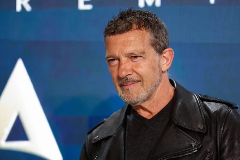 Antonio Banderas celebra sus espléndidos 65 años, consolidando su carrera y legado en el cine