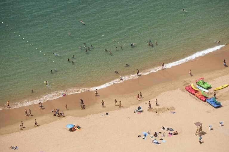 El calor mantiene alerta a 13 comunidades con temperaturas de hasta 40 grados; incendio en Ávila