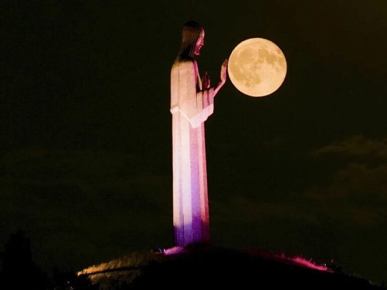 el cristo del otero se alinea con la luna: un ensayo fotográfico para el eclipse de 2026