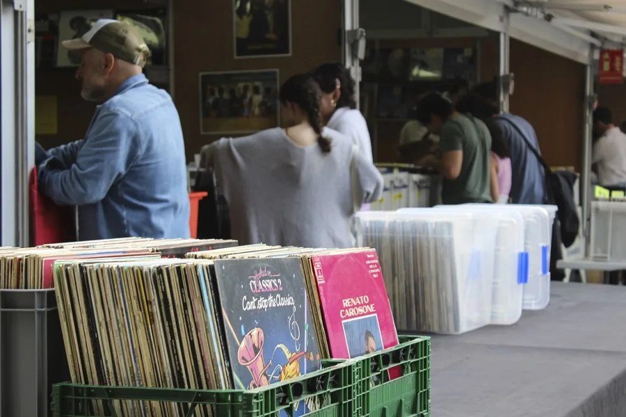La Feria del Disco conecta generaciones en su novena edición con clásicos y precios accesibles