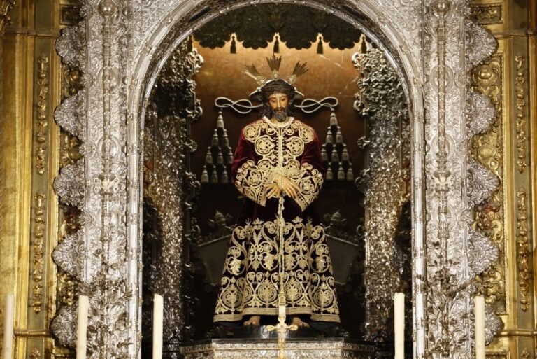 El altar de la devoción andaluza, símbolo de fe y tradición en momentos de celebración y