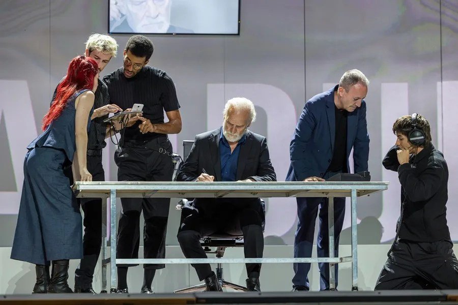 La voz de Adriano resuena con la interpretación de Lluís Homar según EFE