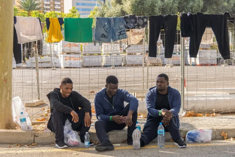 Rescatados en Baleares 94 migrantes de pateras en 24 horas; el Gobierno rechaza proyecto israelí