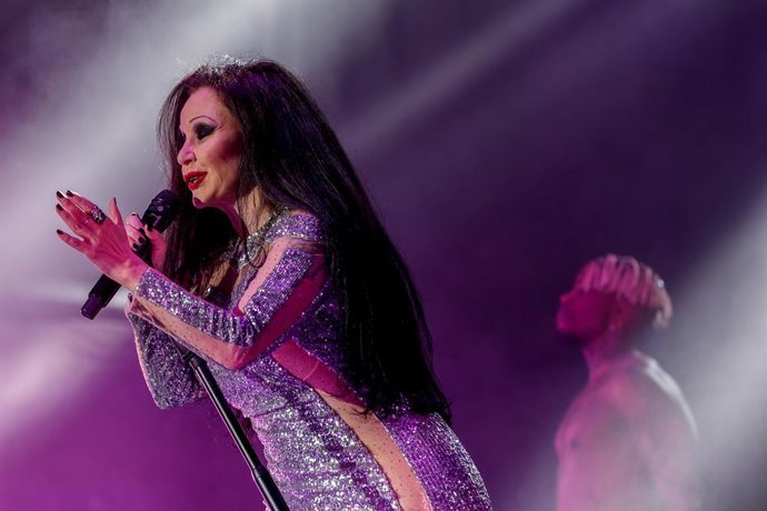 Archivo - El grupo musical Fangoria actúa en el Festival Noches del Botánico, en el Real Jardín Botánico de Alfonso XIII, a 8 de junio de 2022, en Madrid (España). Alaska y Nacho Canut, intérpretes de éxitos como ‘Dramas y comedias’ o ‘No sé qué me das’,