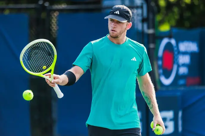 Davidovich se retira ante Rublev en los octavos de final en Toronto