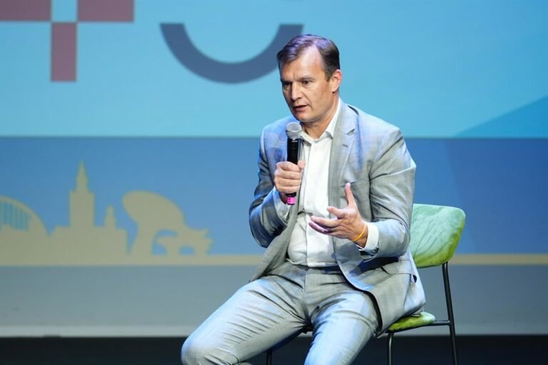 MasOrange y Vodafone permiten la entrada de GIC con un 25% en la mayor empresa de fibra óptica en