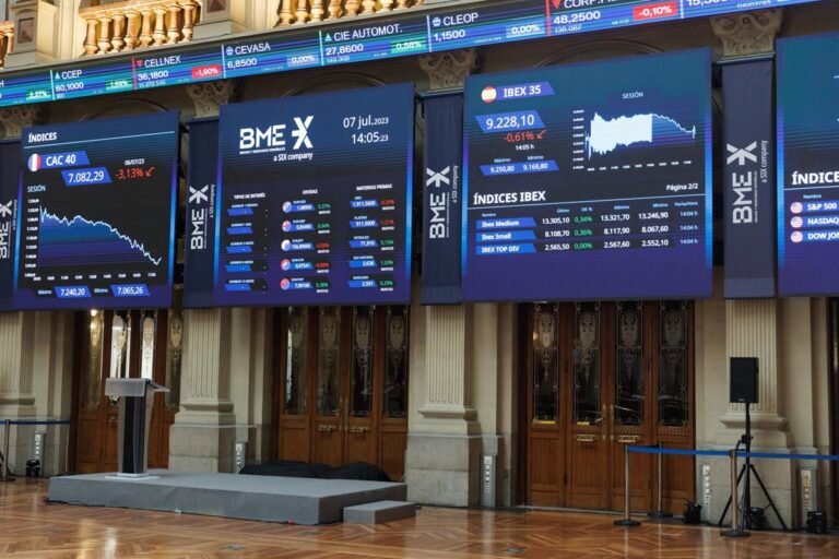 El Ibex 35 avanza en la media sesión a 14.300 puntos (+1,32%), beneficiado por el sector bancario