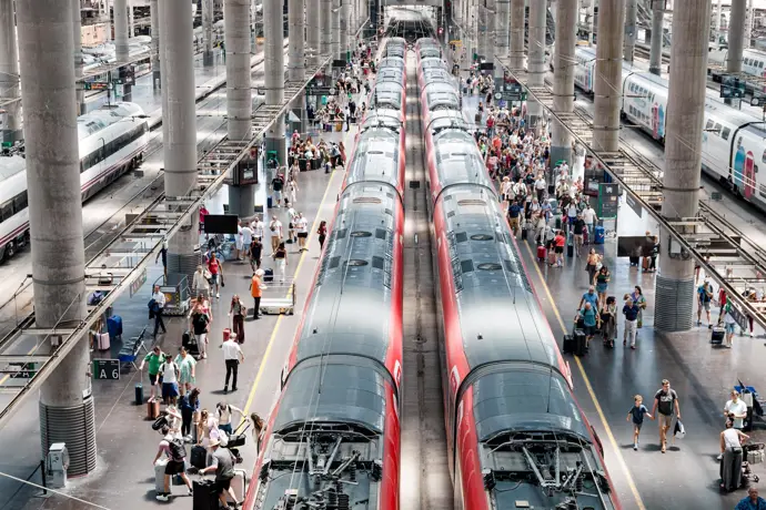 La alta velocidad ferroviaria alcanza 4 millones de pasajeros en junio, con un aumento del 14,3%