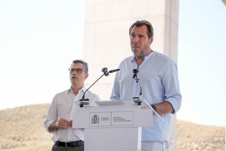 Puente estima que en 2027 se podrá viajar en AVE de Almería a la frontera francesa sin transbordos