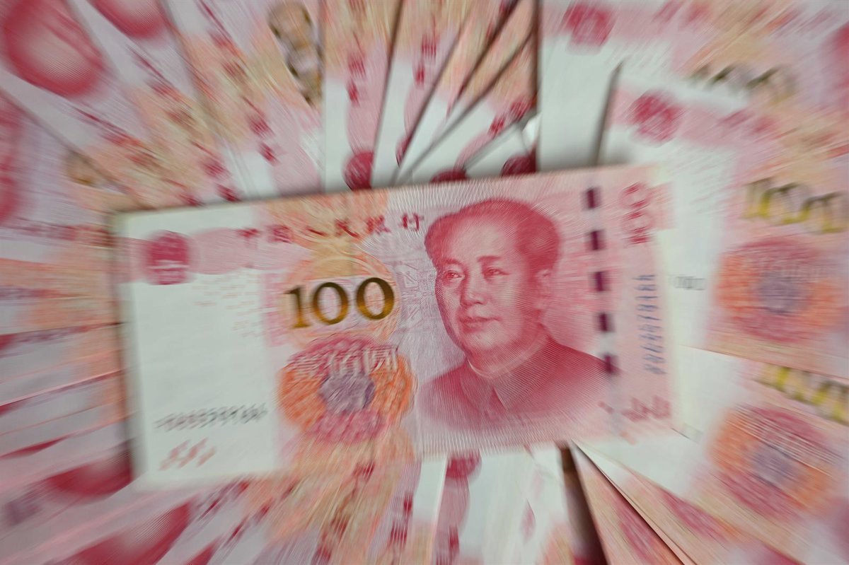 China presenta señales de desaceleración con la caída en la industria y el comercio minorista