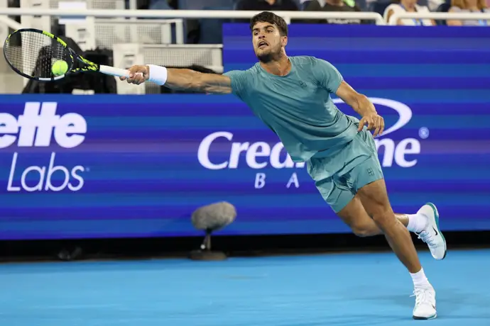 Alcaraz supera a Rublev y se prepara para enfrentarse a Zverev en la siguiente ronda