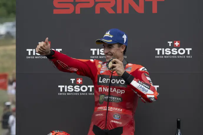Marc Márquez logra otra remontada y se lleva el esprint en Austria