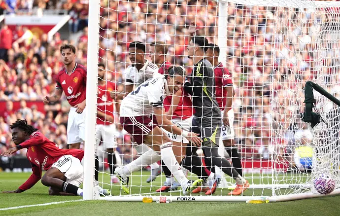 David Raya destaca en el Arsenal durante el partido en Old Trafford