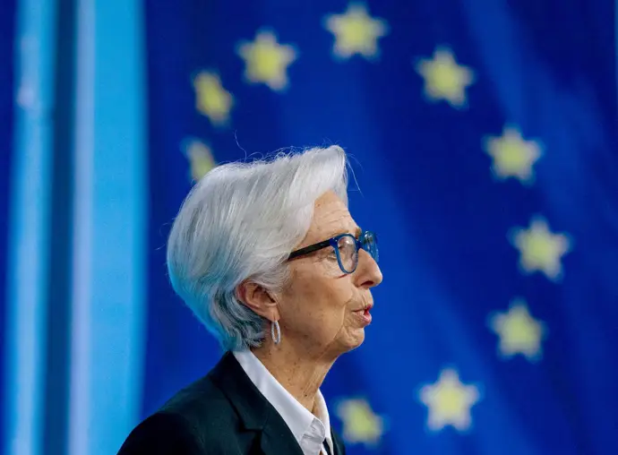 Lagarde prevé una desaceleración en la eurozona y señala la continua incertidumbre arancelaria