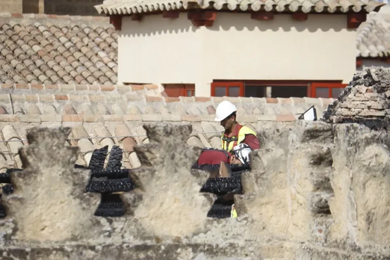 Mensajes xenófobos e islamófobos surgen tras el incendio de la Mezquita de Córdoba en el puente d
