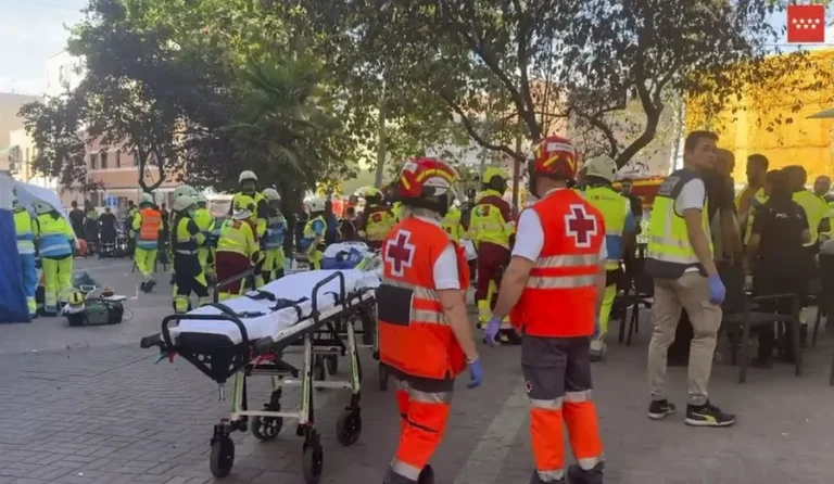 Encuentran una persona fallecida entre los escombros del bar de Vallecas tras la explosión del