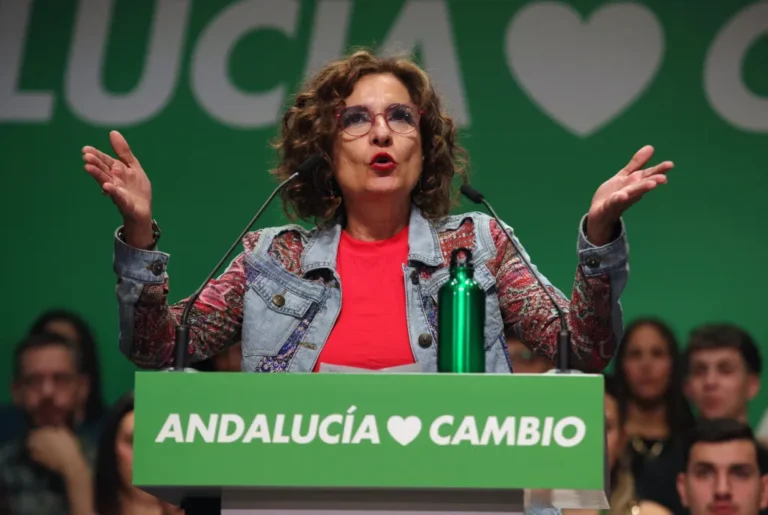 Montero critica a Junts y defiende lo público en una Andalucía de subsidios y oportunidades para