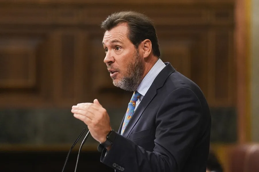 El ministro Óscar Puente señala que Hurtado y Peinado son ejemplos evidentes de jueces politizados