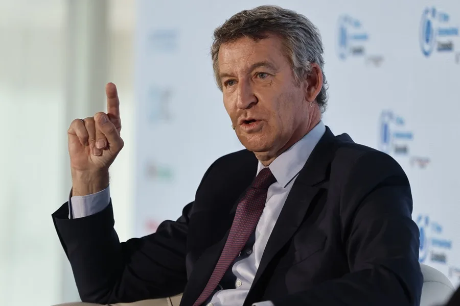 Feijóo considera que Sánchez buscará la reelección en 2027 para cuidar sus intereses estatales