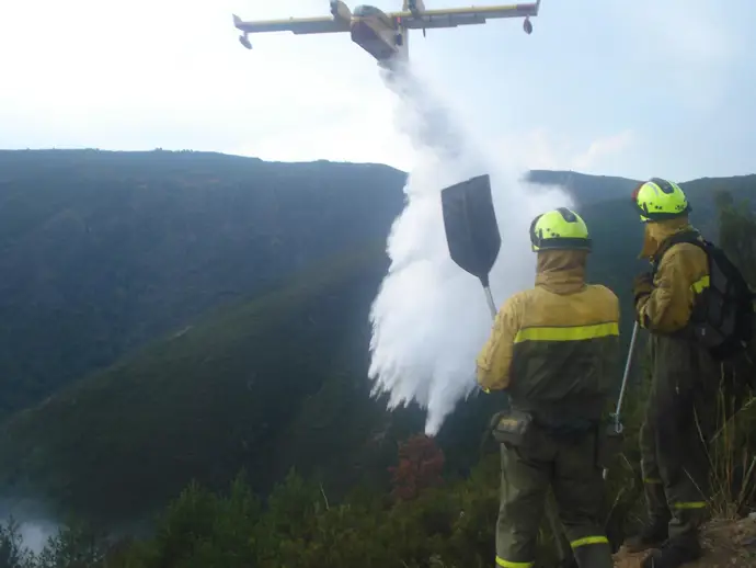 Los pilotos de emergencias comienzan la huelga después de suspenderla por los incendios de agosto