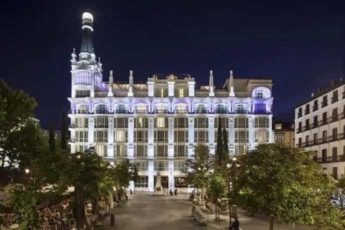 Liquidación por cierre del Hotel ME Madrid: camas 100 euros, sillones 60 euros y piezas de lujo a