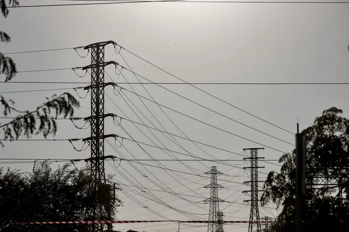 El 83,4% de los nudos en la red de distribución eléctrica están saturados, informan las