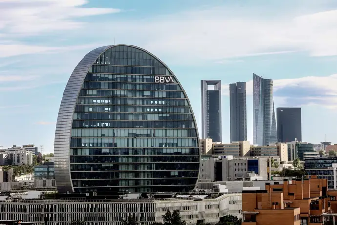 BBVA se reúne con accionistas de Banco Sabadell para detallar la OPA