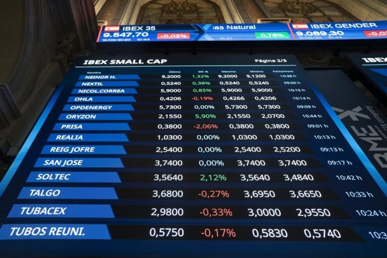 El Ibex 35 se aleja de los 15.300 y cae un 0,3% en la semana de reducción de tipos de la Fed