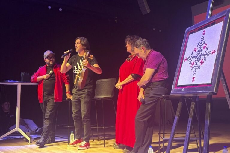 Casapalma vuelve a sus orígenes con 'Jotas', su segundo álbum como dúo musical