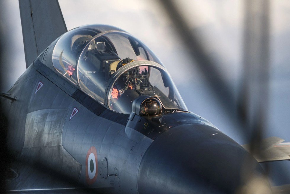 Cincuenta aviones participan a diario en una batalla simulada por el control del espacio aéreo