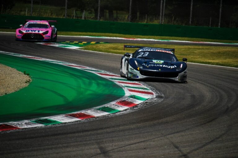 El equilibrio entre riesgo y recompensa en la conducción de alto rendimiento con Spinanga