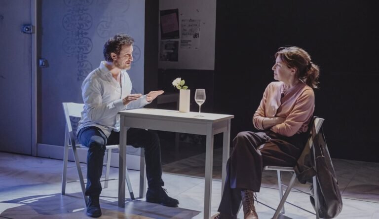 Los jóvenes deben afrontar la precariedad como una condición esencial de su vida