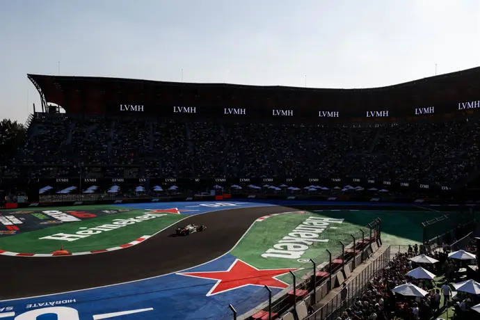 Norris logra la pole en México y Piastri se alista para otro desafío en la competición