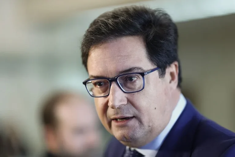 El Gobierno asegura que sigue tendiendo su mano a Junts y cumple con sus compromisos, hay tres