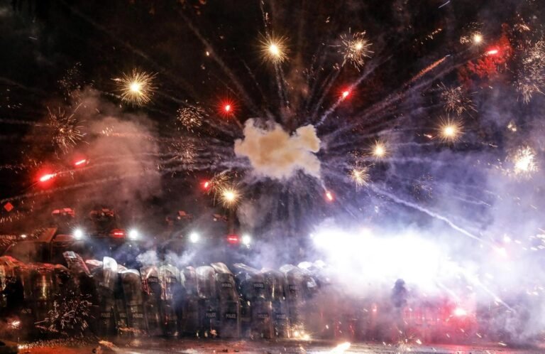 La policía de Georgia frustra un asalto al palacio presidencial en Tiflis y el PP pide al PSOE