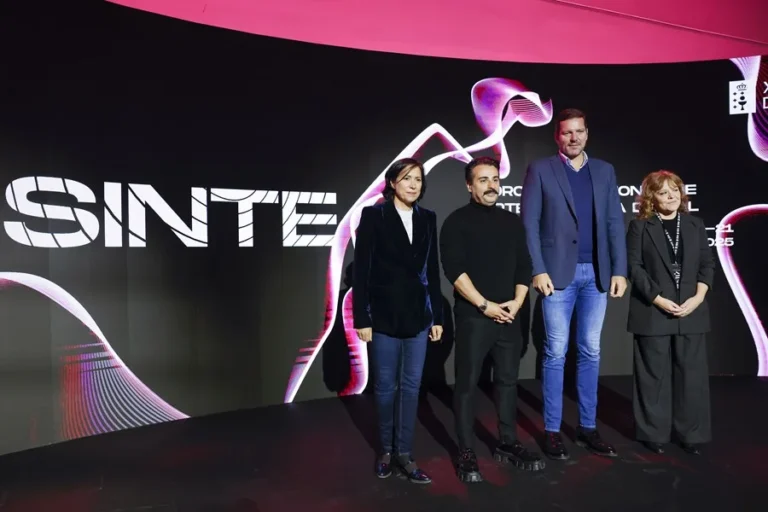 Ouchhh, el estudio que transforma datos en arte mediante algoritmos como herramientas creativas