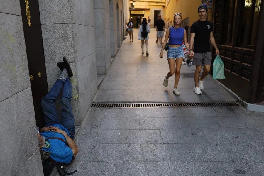 un sintecho en Madrid .