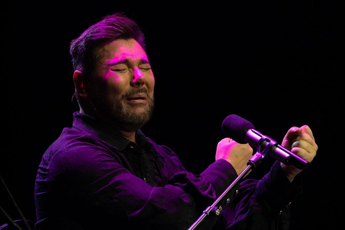 Miguel Poveda lanza su nuevo disco navideño, 'El árbol de la alegría': más que villancicos.