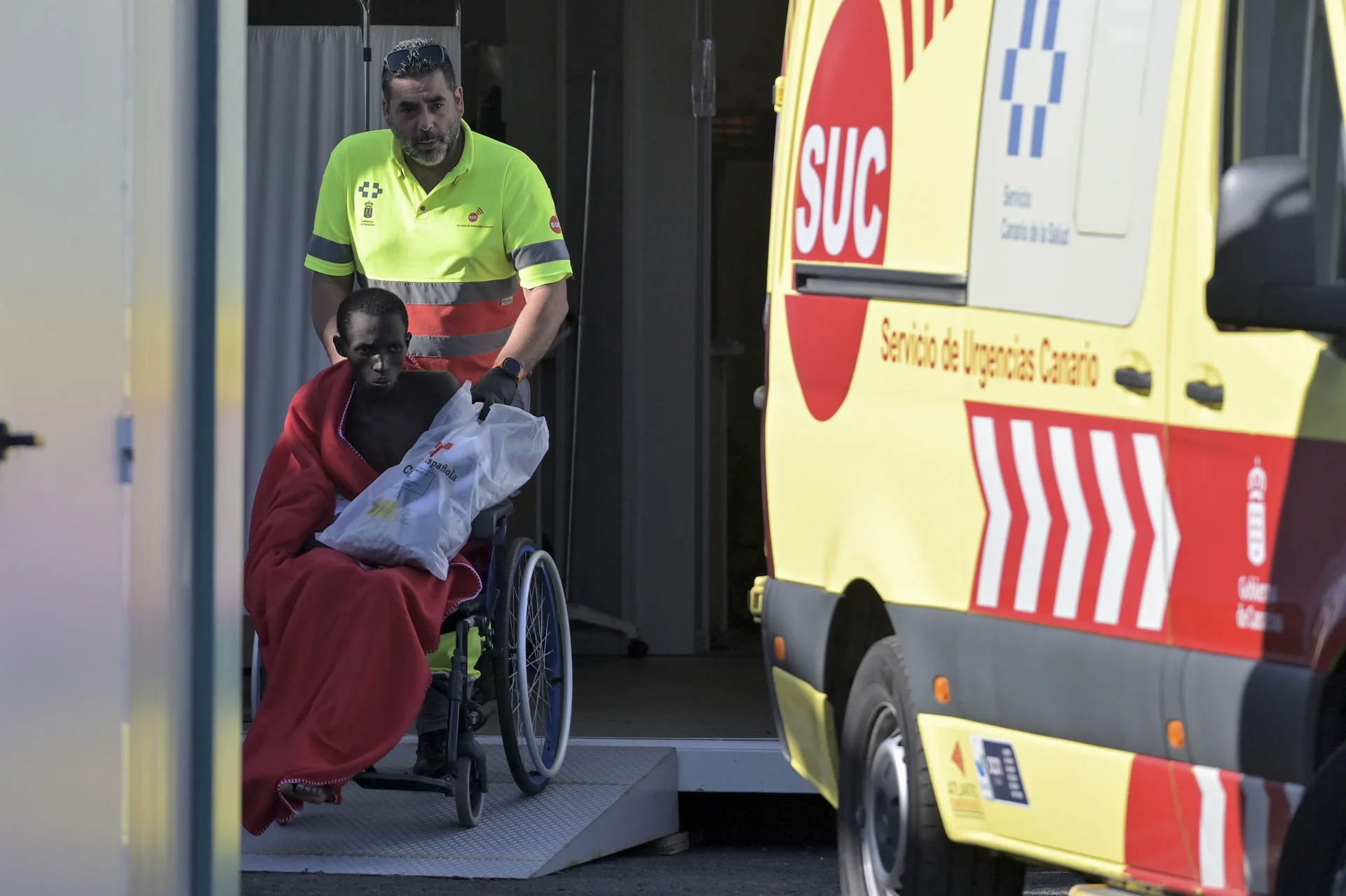 Mueren cinco migrantes en El Hierro tras la llegada de 524 personas en tres cayucos durante el fin