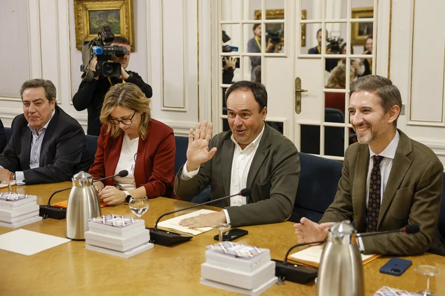 Vox asegura tener contactos con el PP sobre la sucesión de Mazón, pero aún no hay negociaciones