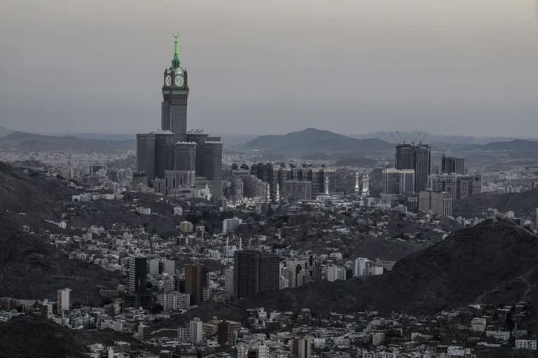 Fallecen dos españoles en un accidente de tráfico en Arabia Saudí y el PP cita a Ábalos al