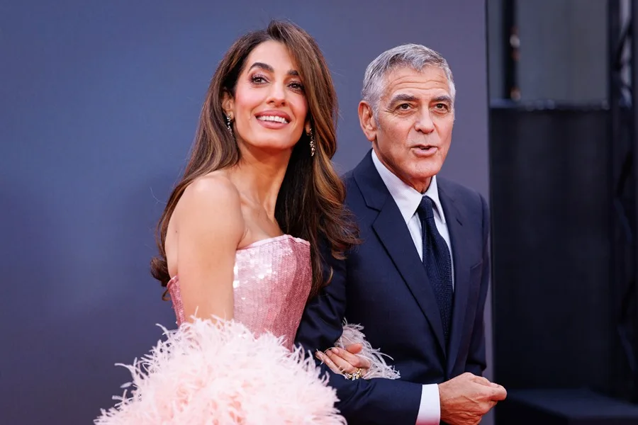 George Clooney y su familia reciben la nacionalidad francesa, celebrando su nueva etapa.