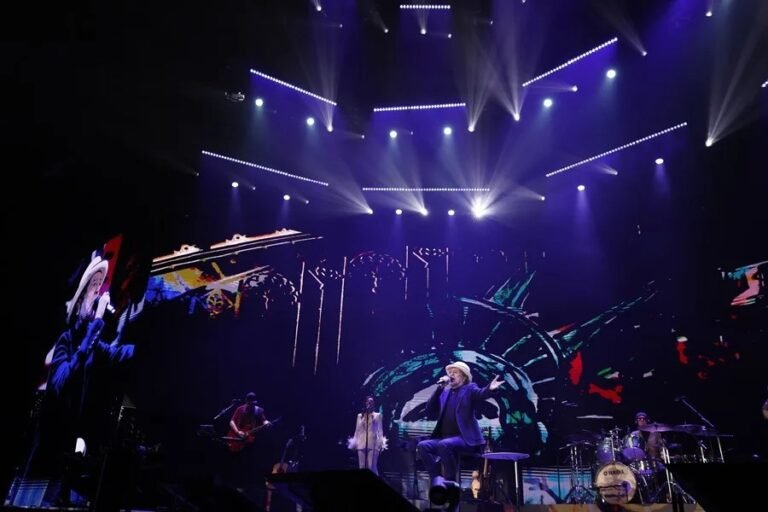 Sabina se despide emocionado en su "último y más importante" concierto de su carrera