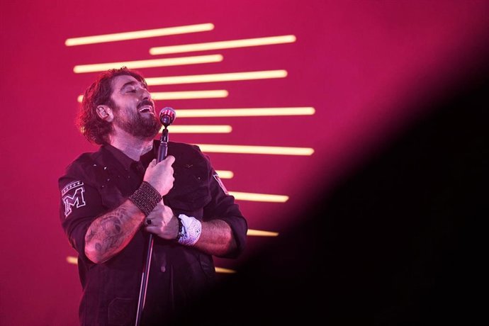 Archivo - El cantante Antonio Orozco durante un concierto en el WiZink Center, a 22 de noviembre de 2022, en Madrid (Espa&ntilde;a). Orozco presenta su gira m&aacute;s internacional, &lsquo;Avi&oacute;nica Tour Grandes Arenas&rsquo;, en la que presenta su d&eacute;cimo disco &lsquo;Avi&oacute;nica&rsquo;. Con m&aacute;s