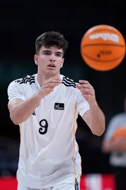 Hugo González se acerca al 'doble-doble' en la victoria de los Celtics sobre Miami