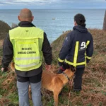 Buscan en mar y tierra a un pescador desaparecido en Coaña mientras Sánchez pospone contactos