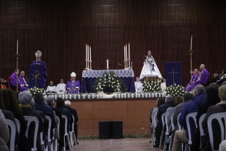 Córdoba rinde homenaje a las víctimas del accidente de tren en Adamuz y critica el despotismo