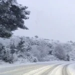 Se reducen a 105 las carreteras afectadas; mejora la A-52 y AP-66. Asesinan a una mujer en Alhau
