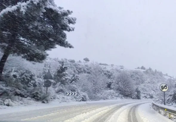 Se reducen a 105 las carreteras afectadas; mejora la A-52 y AP-66. Asesinan a una mujer en Alhau